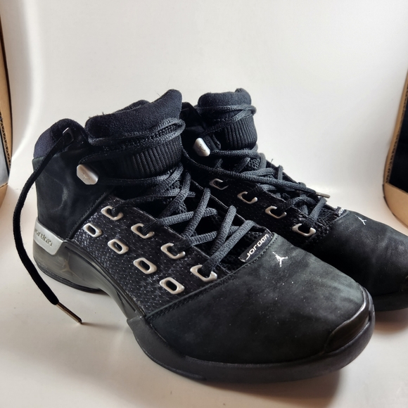 Nike 2008 Men's 9.5 US Black Silver Countdown Air Jordan 17 - Picture 2 of 9